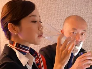 Anh thích ngắm nhìn em bị địt tập thể vợ à
