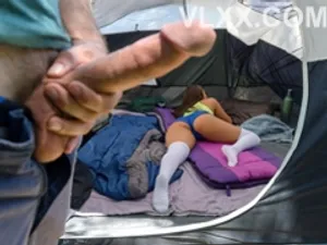 Cơn mưa bất ngờ làm cô nàng nhà bên ướt sủng trước mặt tôi